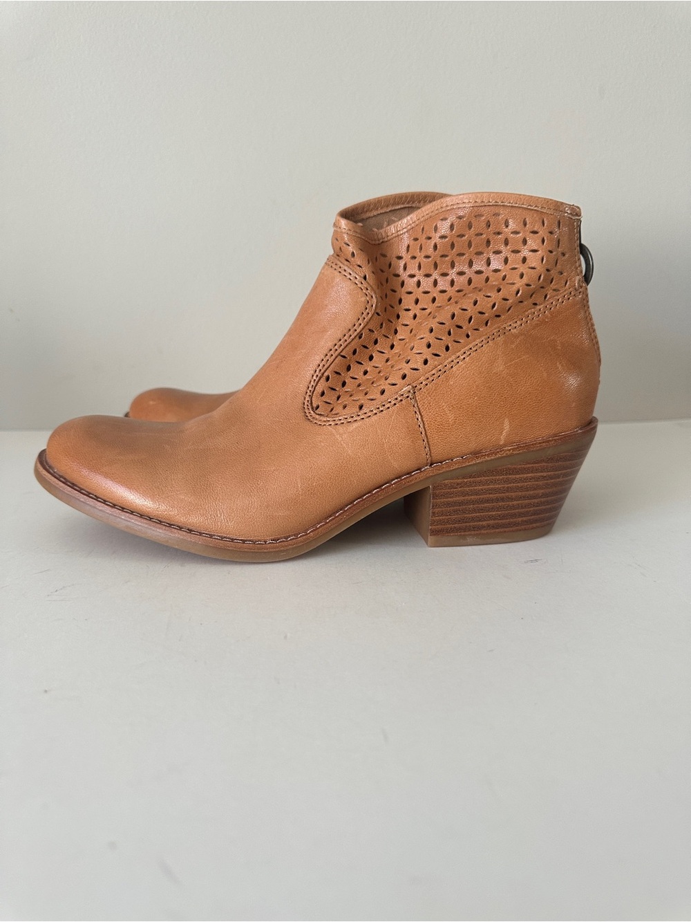 NEW Sofft Aisley Tan Leather Perforated Western Ankle Women's Booties, Sz 8.5